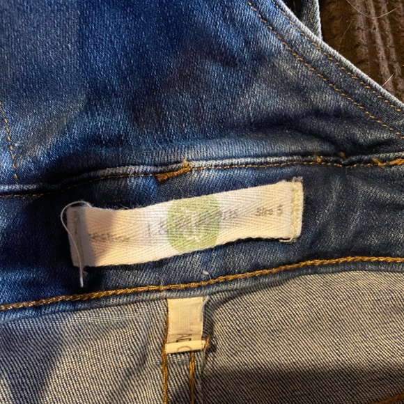 Cute Overall Shorts Size Small - Picture 3 of 4